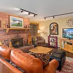 Bear Claw 107 - Ski-In Ski-Out Condo!