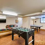 Cozy Top Floor Unit With Lots Of Windows Affordable & Steps From Main Street Pm8D