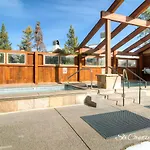 Ideal Breck Location, Downtown, Mountain Views, Wi-Fi, Garage Parking Te405