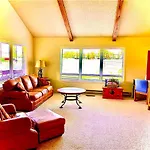 Talisman Amazing Views Walk To Uptown Sleeps 4