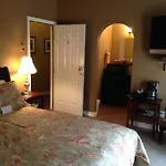 Skiway Lodge