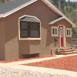 Cozy Lakeside Cottage