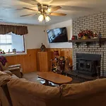 Cozy Lakeside Cottage