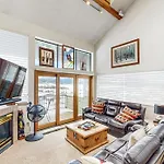 4 Bed 4 Bath Studio Apartment In Fraser
