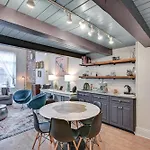 Walk To Arkansas River Historic Palace Loft!