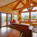 The Fox Den 360 Mtn View And On-Site Hiking!