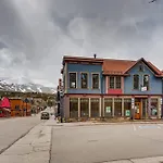The Lavish Lincoln Luxe Alpine Loft