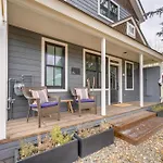 Inviting And Renovated Home In Crested Butte!