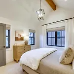 Inviting And Renovated Home In Crested Butte!