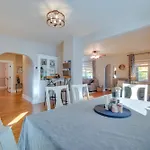 Charming Getaway, Walk To Windsor Lake And Downtown!