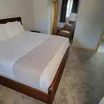 Topaz Lodge