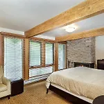 Chateau Roaring Fork Unit 22, Spacious Condo With Beautiful River Views, 4 Blocks To Town