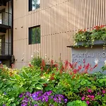 Chateau Roaring Fork Unit 25, Contemporary Condo With River Views, Close To Town