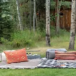 Eleven Taylor River Lodge