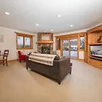 Walking Distance To Downtown Breck, Stunning Ski Resort Panorama, Hot Tub, Foosball, Arcade Machine!