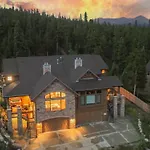 Warm And Luxurious, Spectacular Views, All En-Suites, Hot Tub, Shuffle Board, Arcade Machine!!