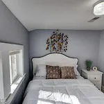 *H* New! Downtown Cottage Newly Renovated! *