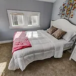 *H* New! Downtown Cottage Newly Renovated! *
