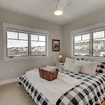 New Luxury Loft #1 With Huge Hot Tub & Great Views - 500 Dollars Of Free Activities & Equipment Rentals Daily