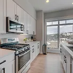 New Luxury Loft #1 With Huge Hot Tub & Great Views - 500 Dollars Of Free Activities & Equipment Rentals Daily