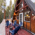 A-Frame Cabin - Mountain Views, Deck, Pet Friendly