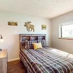 Modern Mountain Getaway & Pagosa Peaks Outlook