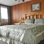 Long Holiday Motel
