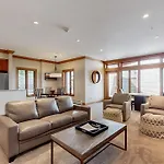 Lion Square Lodge