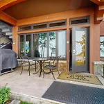Lion Square Lodge