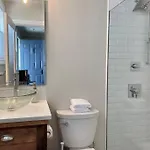 Beautiful Modern In-Town Studio With Kitchenette