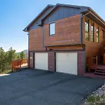 Mountain View Apartment Near Downtown & Hiking