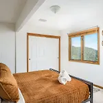 Mountain View Apartment Near Downtown & Trails