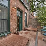 Walk To Arkansas River Historic Palace Loft!