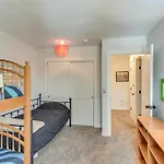 Cozy-Chic Condo With Mtn Views 3 Mi To Slopes!