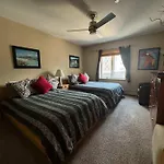 Best Location In The Heart Of Lions Head, Ski Lockers, Jacuzzi And Pool
