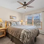 Lily Mountain Lodge - Amazing Mountains Views, Private Hot Tub, Great Location