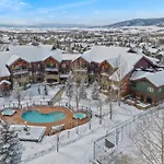 Outdoor Pools And Hot Tubs, Air Conditioning, Washer & Dryer In Unit, Ski Mountain Views