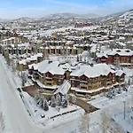 Outdoor Pools And Hot Tubs, Air Conditioning, Washer & Dryer In Unit, Ski Mountain Views