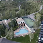 Pool, Hot Tub, Ski In Ski Out Studio, King Bed