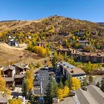 Ski In Ski Out, Hot Tub, Gas Grill In Picnic Area