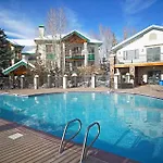 Pool, Hot Tub, Ski In Ski Out Studio, King Bed