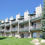 Walk To Slopes, Heated Pool & Hot Tub, Ground Level Unit