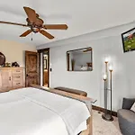 Bear Claw 301 - Ski-In Ski-Out Condo!