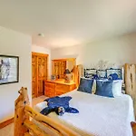 Duplex In Quiet Family Neighborhood 1 Mi To Skiing