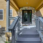 Duplex In Quiet Family Neighborhood 1 Mi To Skiing