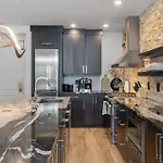 Most Luxurious1Br In Town And Steps To The Gondola