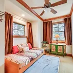 Cozy Avon Retreat With Private Deck And Pool Access!