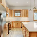 New Luxury Condo B104 I Hot Tub I Great Views I Best Price I Free Activities Daily