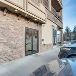 Mountain-View Condo In The Heart Of Edwards!