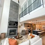 New Luxury Loft 219 I Hot Tub I Great Views I Best Price I Free Adventures Daily